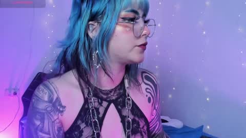 Snapshot of hallucigenia_sparza chatting on 12.10.24 Hallu online show from 12.10.24