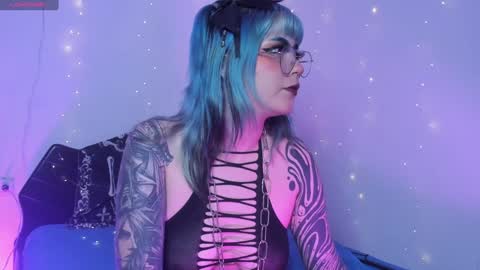 Snapshot of hallucigenia_sparza chatting on 12.19.24 Hallu online show from 12.19.24