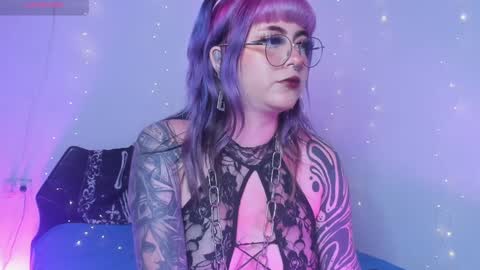 Snapshot of hallucigenia_sparza chatting on 01.14.25 Hallu online show from 01.14.25