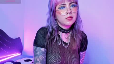 Snapshot of hallucigenia_sparza chatting on 01.22.25 Hallu online show from 01.22.25