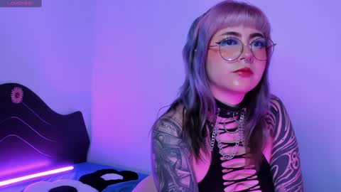 Snapshot of hallucigenia_sparza chatting on 01.30.25 Hallu online show from 01.30.25