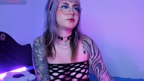 Snapshot of hallucigenia_sparza chatting on 02.01.25 Hallu online show from 02.01.25