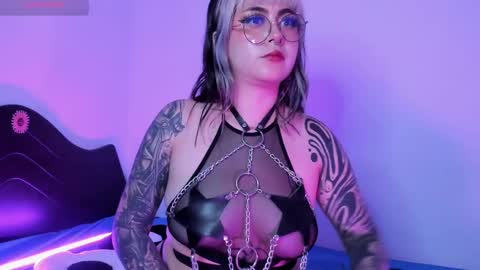 Snapshot of hallucigenia_sparza chatting on 02.25.25 Hallu online show from 02.25.25