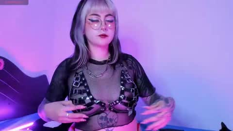 Snapshot of hallucigenia_sparza chatting on 03.10.25 Hallu online show from 03.10.25