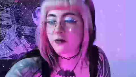 Snapshot of hallucigenia_sparza chatting on 09.09.25 Hallu online show from 09.09.25