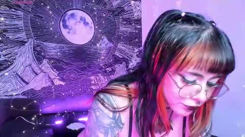 Snapshot of hallucigenia_sparza chatting on 09.18.25 Hallu online show from 09.18.25