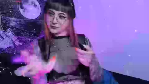 Snapshot of hallucigenia_sparza chatting on 09.19.25 Hallu online show from 09.19.25