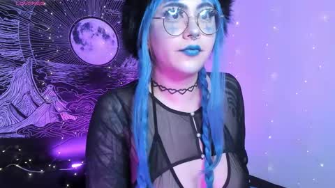 Snapshot of hallucigenia_sparza chatting on 10.23.25 Hallu online show from 10.23.25