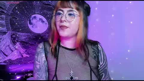 Snapshot of hallucigenia_sparza chatting on 11.15.25 Hallu online show from 11.15.25