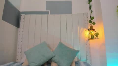 hanah_gray online show from 10.13.25