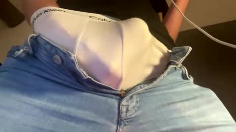 Snapshot of handsomecharmer chatting on 12.18.24 Handsome online show from 12.18.24