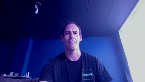 handsomeguy4ever online show from 10.19.25