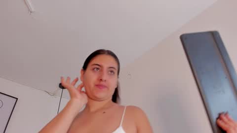 hanna__evans_ online show from 10.10.25