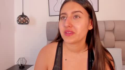 hanna__evans_ online show from 10.22.25