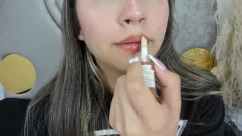 Hanna Castro online show from 12.17.25