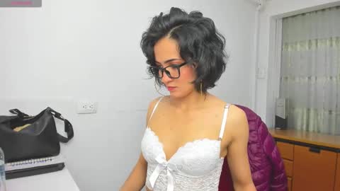 Sara online show from 10.22.25