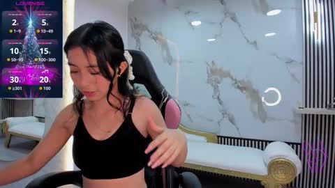 Snapshot of hanna_cutte_ chatting on 12.16.25 Hanna online show from 12.16.25