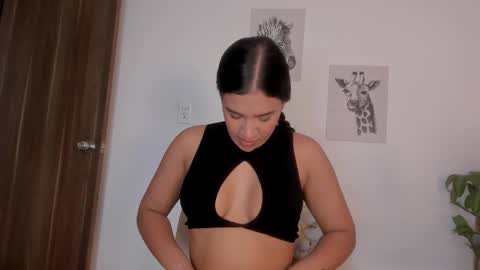 Snapshot of hanna_risso chatting on 10.11.25 HANNA online show from 10.11.25