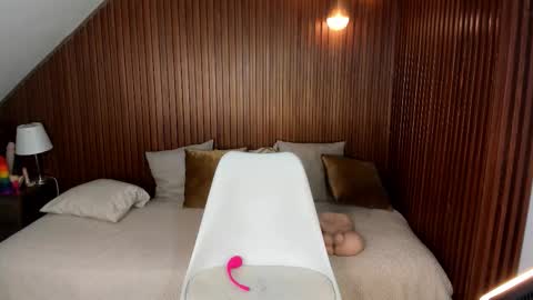 Akane Tendo online show from 11.26.25