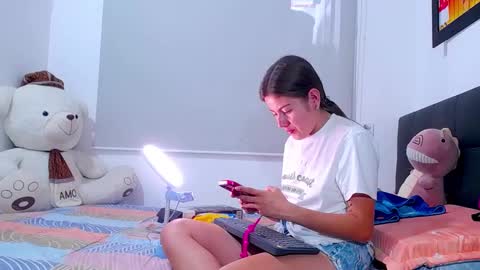 Snapshot of hanna_xxx18 chatting on 12.18.24 HANNA online show from 12.18.24