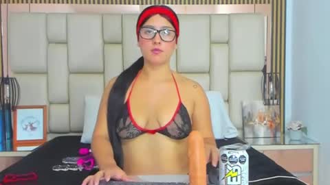 Snapshot of hannaclaire chatting on 09.19.25 HannaClaire online show from 09.19.25