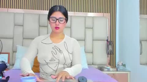 Snapshot of hannaclaire chatting on 09.20.25 HannaClaire online show from 09.20.25