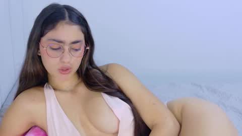 Snapshot of hannaconnorr chatting on 12.18.25 Hanna Connor online show from 12.18.25