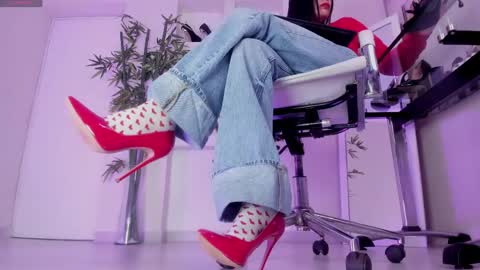 HANNAH HOWELL online show from 04.21.26