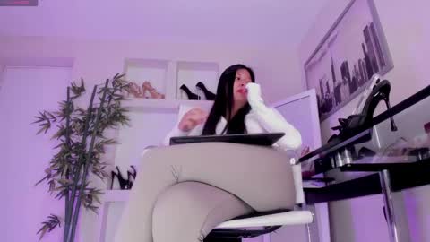 Snapshot of hannah_hcb chatting on 06.01.26 HANNAH HOWELL online show from 06.01.26