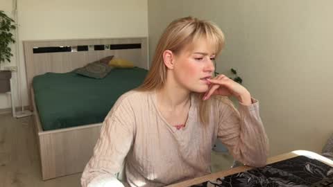 hannah levis  online show from 04.05.26