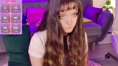 Snapshot of hannah_warren chatting on 11.30.25 Kamila online show from 11.30.25