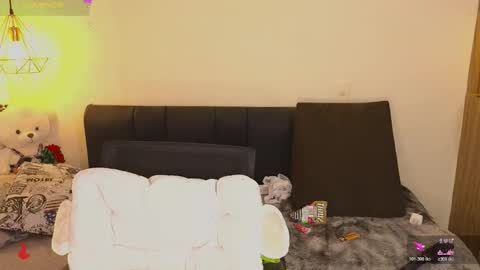 Hannah Williams online show from 01.11.26