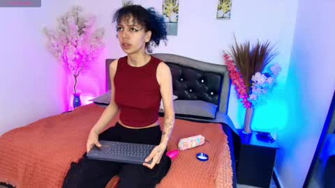 Snapshot of hannahblue_ chatting on 02.05.26 HannahBlue online show from 02.05.26