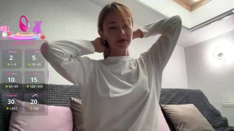 Snapshot of hannahinto chatting on 09.22.25 hannahinto online show from 09.22.25
