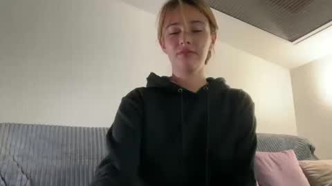 Snapshot of hannahinto chatting on 10.13.25 hannahinto online show from 10.13.25