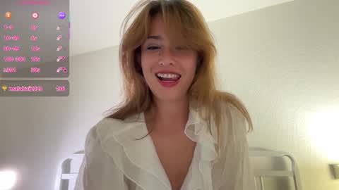 Snapshot of hannahinto chatting on 10.16.25 hannahinto online show from 10.16.25