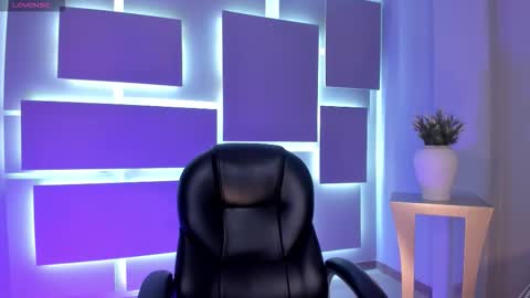 Snapshot of hannahjamesx chatting on 09.24.25 HANNAH J online show from 09.24.25