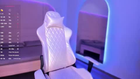 hannahmonttgomery  Help me reach 100 Hands up online show from 01.14.26