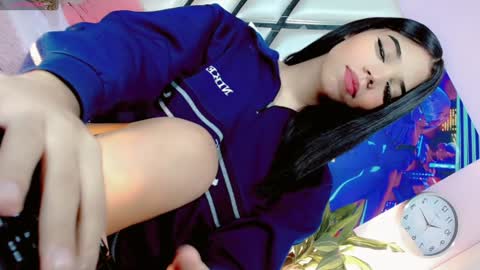 hannahsmit_ online show from 12.29.24