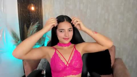 Snapshot of hannawells_ chatting on 11.18.25 Hanna online show from 11.18.25