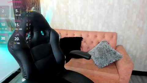 Snapshot of hannawells_ chatting on 11.21.25 Hanna online show from 11.21.25