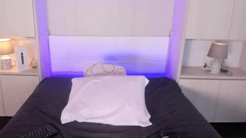 hannyk_ online show from 09.13.25