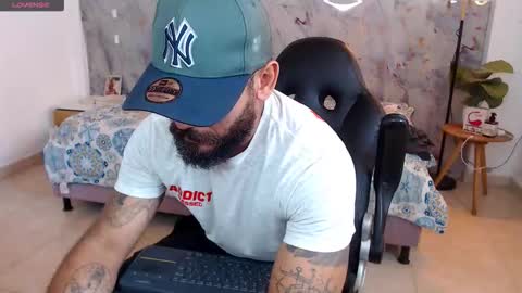 Snapshot of hanz_col chatting on 12.03.25 hanz_col online show from 12.03.25