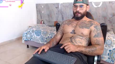 Snapshot of hanz_col chatting on 12.04.25 hanz_col online show from 12.04.25