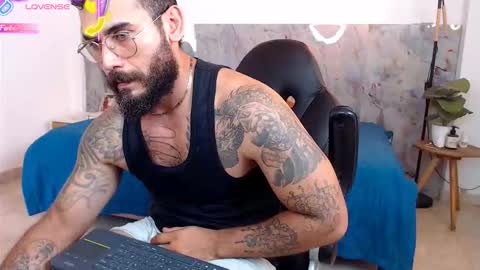 Snapshot of hanz_col chatting on 12.15.25 hanz_col online show from 12.15.25