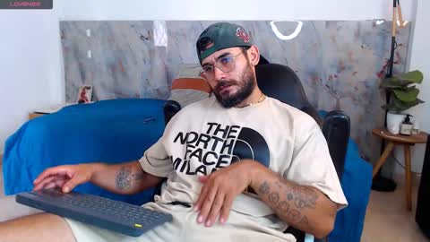 Snapshot of hanz_col chatting on 12.19.25 hanz_col online show from 12.19.25