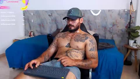 Snapshot of hanz_col chatting on 12.20.25 hanz_col online show from 12.20.25