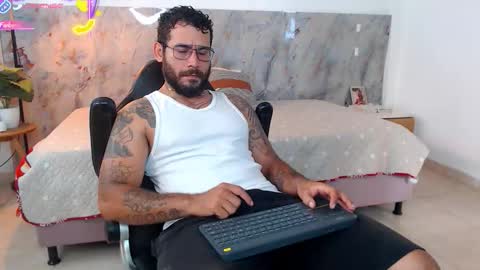 Snapshot of hanz_col chatting on 01.08.26 hanz_col online show from 01.08.26