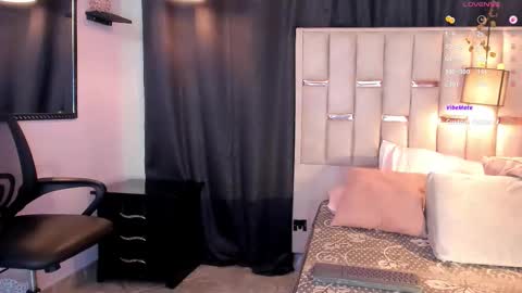 Snapshot of hanzking01 chatting on 11.22.25 Hanzking01 online show from 11.22.25