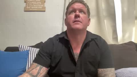 Snapshot of happilymarr1ed chatting on 09.10.25 DadBod online show from 09.10.25